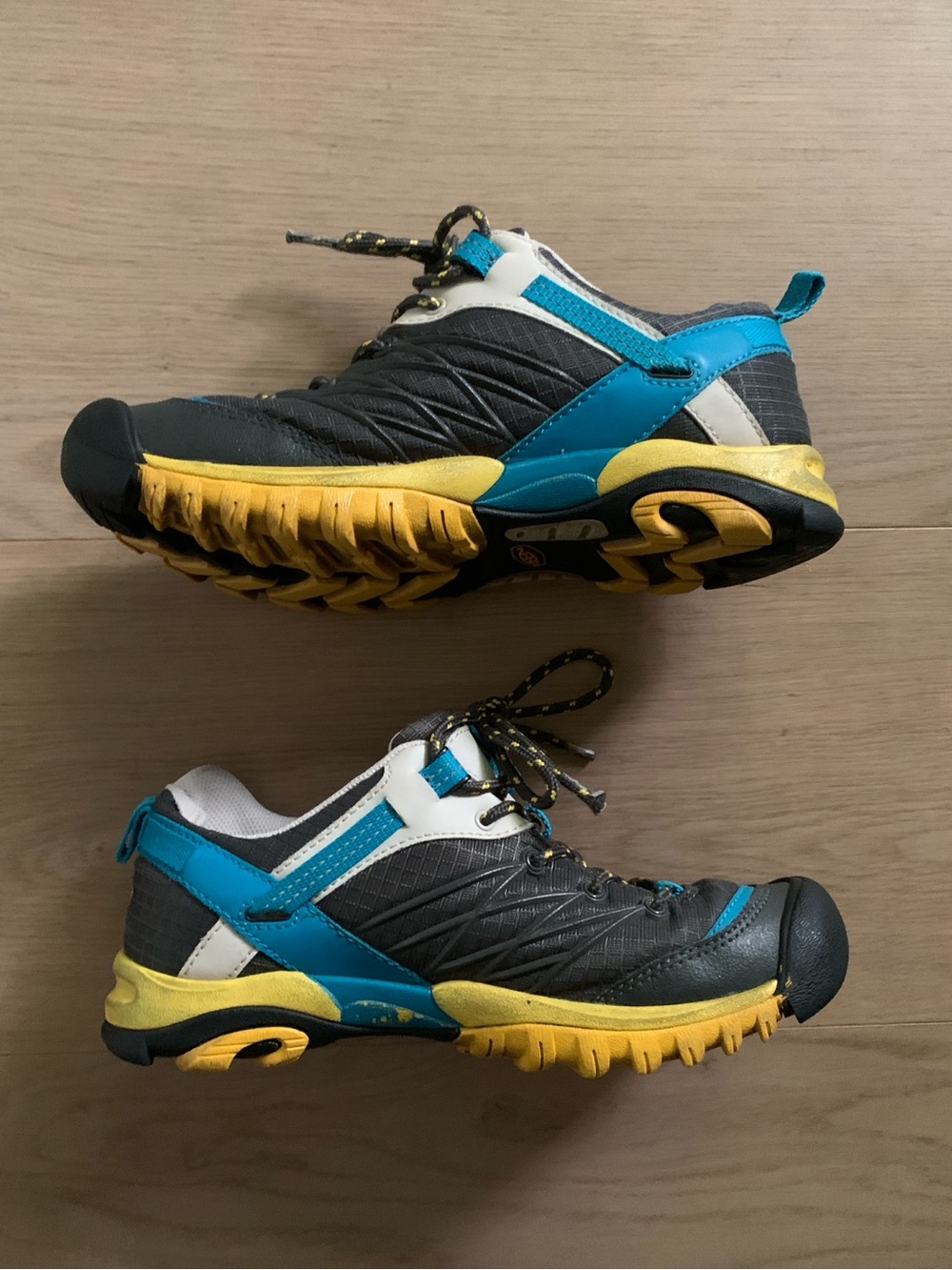 KEEN Marshall Waterproof Low Hiking Shoe Women 7 Light Hiker Outdoor Camp Trail